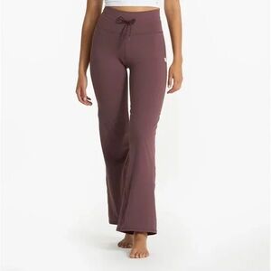 Vuori Daily Wideleg in Chestnut